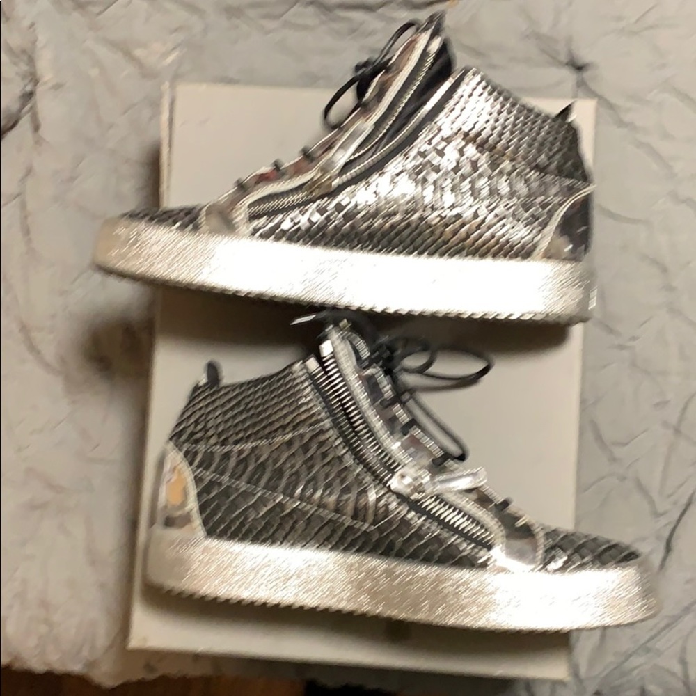 Shoes - Picture 2 of 6